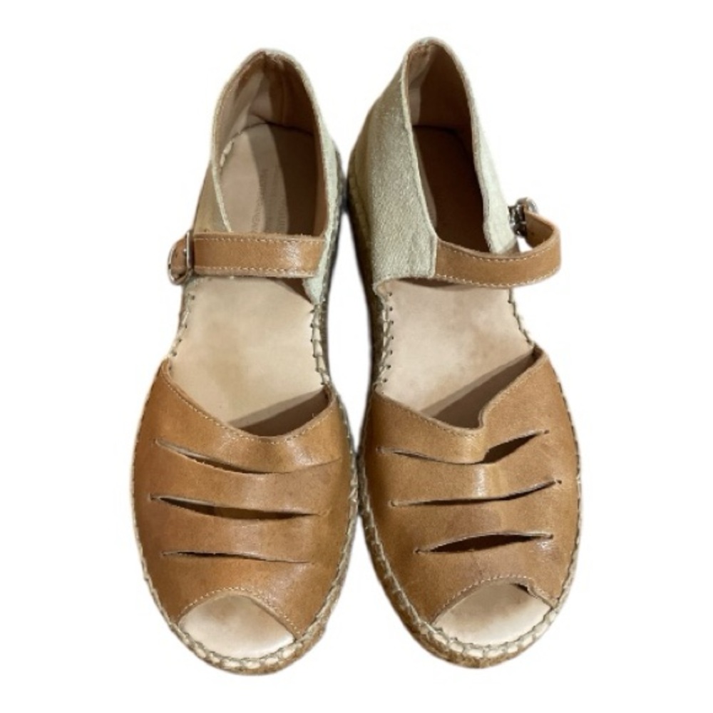 •Elegant Tan Women's Sandals